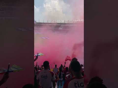 "COMO EN LOS MALOS RATOS - LA BANDA DE LOS KUERVOS | JUNIOR DE BARRANQUILLA" Barra: La Banda de Los Kuervos &bull; Club: Junior de Barranquilla
