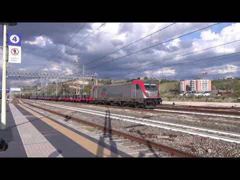 E494.035 con pianali colorati con rotaie, in transito a Monterotondo!