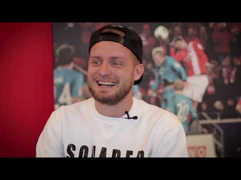 Wortpiratin rot-weiß: Wenn Frauen mit Fußballern reden