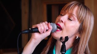 &quot;Cassidy&quot; and &quot;China Doll&quot; (Grateful Dead Cover) - Suzanne Vega Live |  Relix