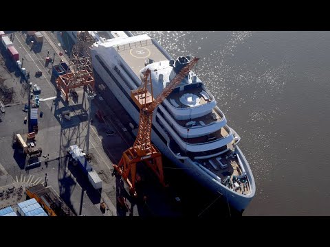 Die Megayacht „Solaris“ aus der Luft