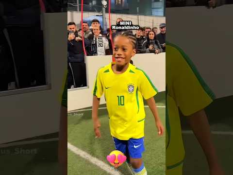 MINI RONALDINHO 😍⚽