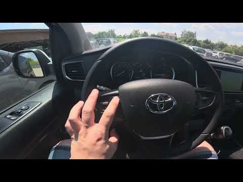 Wie bediene ich die Lenkradtasten im Toyota Proace II (2017–heute)?