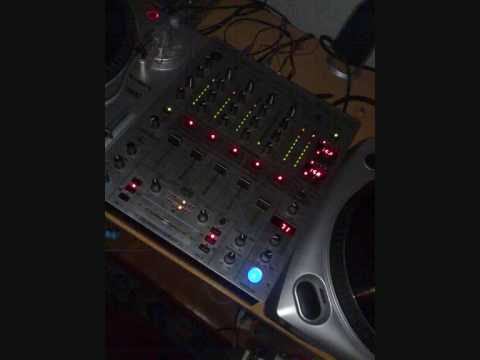 Dj boyshapedboxx vs. Milan Lieskovsky - Elenya Saxofon Remix