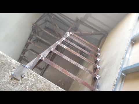 Каркас  лестницы из уголка и швеллера в таунхаусе