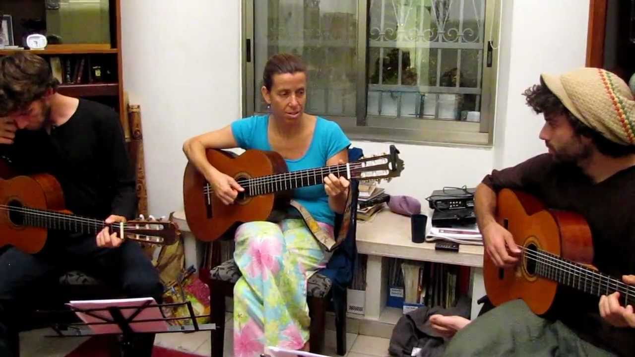 בעמוד ענן - דפנה thumbnail