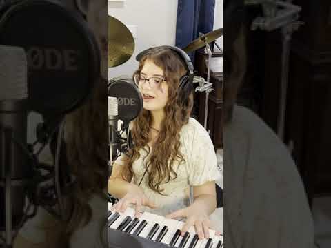 Ven Y LLena Está Casa Con Tu Gloria. Cover by Camila Villafuerte.