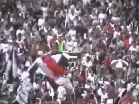 "Garra Blanca Vieja Escxela, Años 90" Barra: Garra Blanca &bull; Club: Colo-Colo