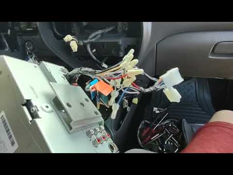 What are the most common issues when upgrading the stereo in a 2005 Tundra