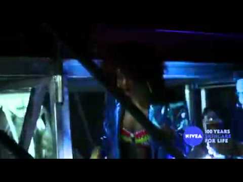 Rihanna-Diva.com // Rihanna backstage at Loud Tour