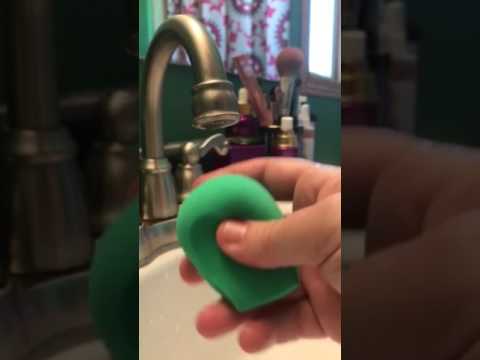 Cleaning beauty tools