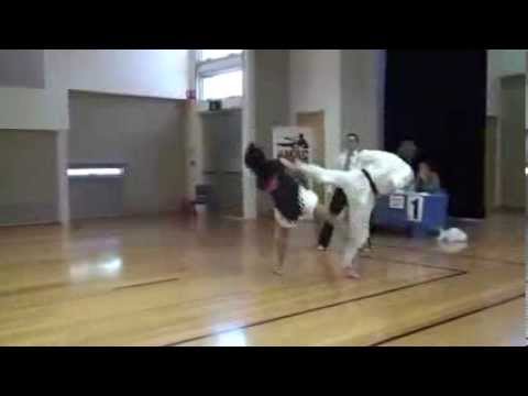 Taekwondo vs Muay Thai Fighter Knockout.