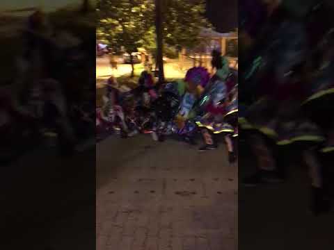 Bate-bola com demónio caindo sozinho