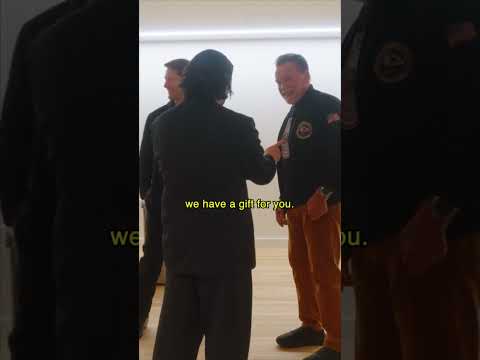 Trailer Arnold $100 Bill