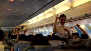 preview picture of video 'Having quiz onboard Eastar Jet Boeing 737-700'