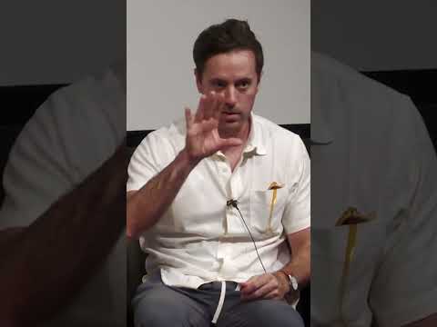 afbeelding John Patton Ford on Casting Aubrey Plaza