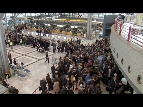 Striking security staff shut down Hamburg Airport for hours
