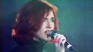 Cathy Dennis - Too Many Walls (Live)