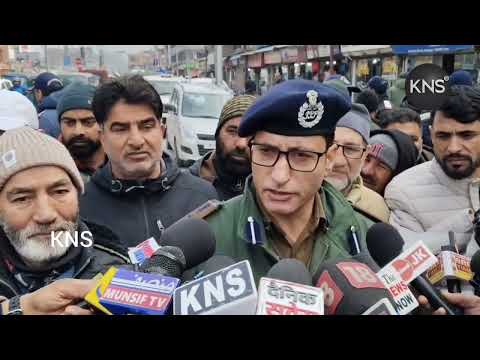 Traffic Police, in collaboration with Zamin Foundation, launched Traffic Awareness Month in Srinagar under the theme “One Road, One Life” to promote road safety and reduce accidents.   SSP Traffic Ajaz Ahmed stressed public cooperation for safer roads, while Zamin Foundation Chairman Idrees Ahmed highlighted educating commuters on traffic rules and responsible driving.