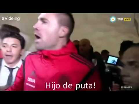 Escándalo! Chiarini dice a un policia "Vos me tiraste" en Boca River