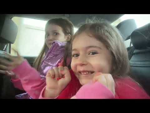 Morea dhe Ajka i shpojnë veshët? (Ear Piercings)