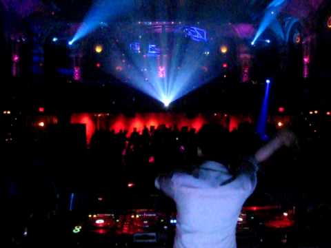Gareth Emery plays Tritonal's "Suede" at Ruby Skye, San Francisco