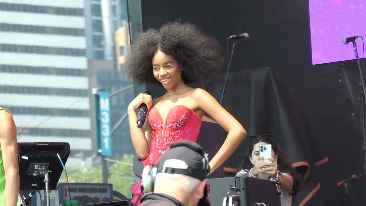Lollapalooza 2025 live video thumbnail