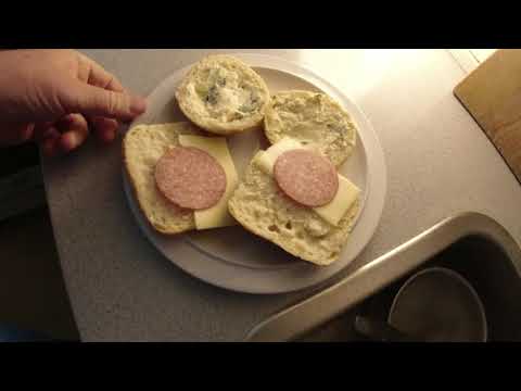 MongoTV_6742 - Min Frokost - RUNDSTYKKER Med BLÅSKIMMELOST og OST