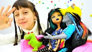 Видео о куклах монстер хай подарки на новый год Видео о куклах монстер хай подарки на новый год