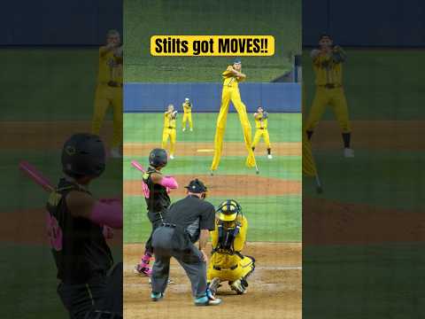 Stilts has some moves! #shorts#baseball#dance#bananaball#savannahbananabaseball #mlb#springtraining