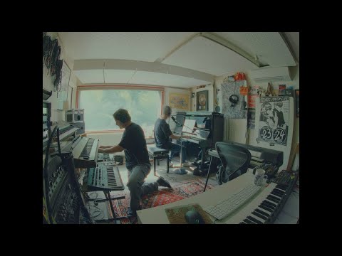 Willaris. K, The Presets - World Collapsing (Live in Studio)