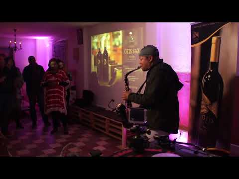 ALGÉS COM SABORES FAZ APRESENTAÇÃO EM PORTUGAL DO VINHO  OTIS SAX