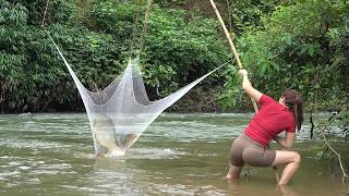 Fishing Skills - Traditional Fishing with Bamboo and Fishing Nets, Catch a Lot of Big Fish