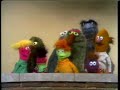 Classic Sesame Street Muppets Pile Up To 10 Hebrew
