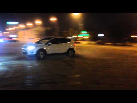 Ford Kuga 2.0 TDI drift snow