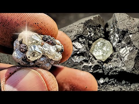 Diese unscheinbaren Steine sind in Wahrheit Rohdiamanten!