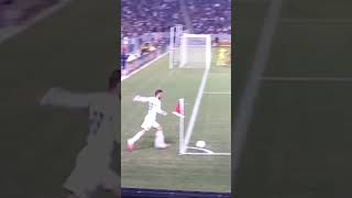 Download lagu David Beckham crazy corner kick🥶|#football #shorts #shortsfootball #soccer #baller #viral #beckham mp3