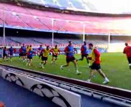 Manchester United training in the Nou Camp - drill