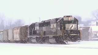 preview picture of video 'Cresson, PA Norfolk Southern, Two trains & Helper Set'
