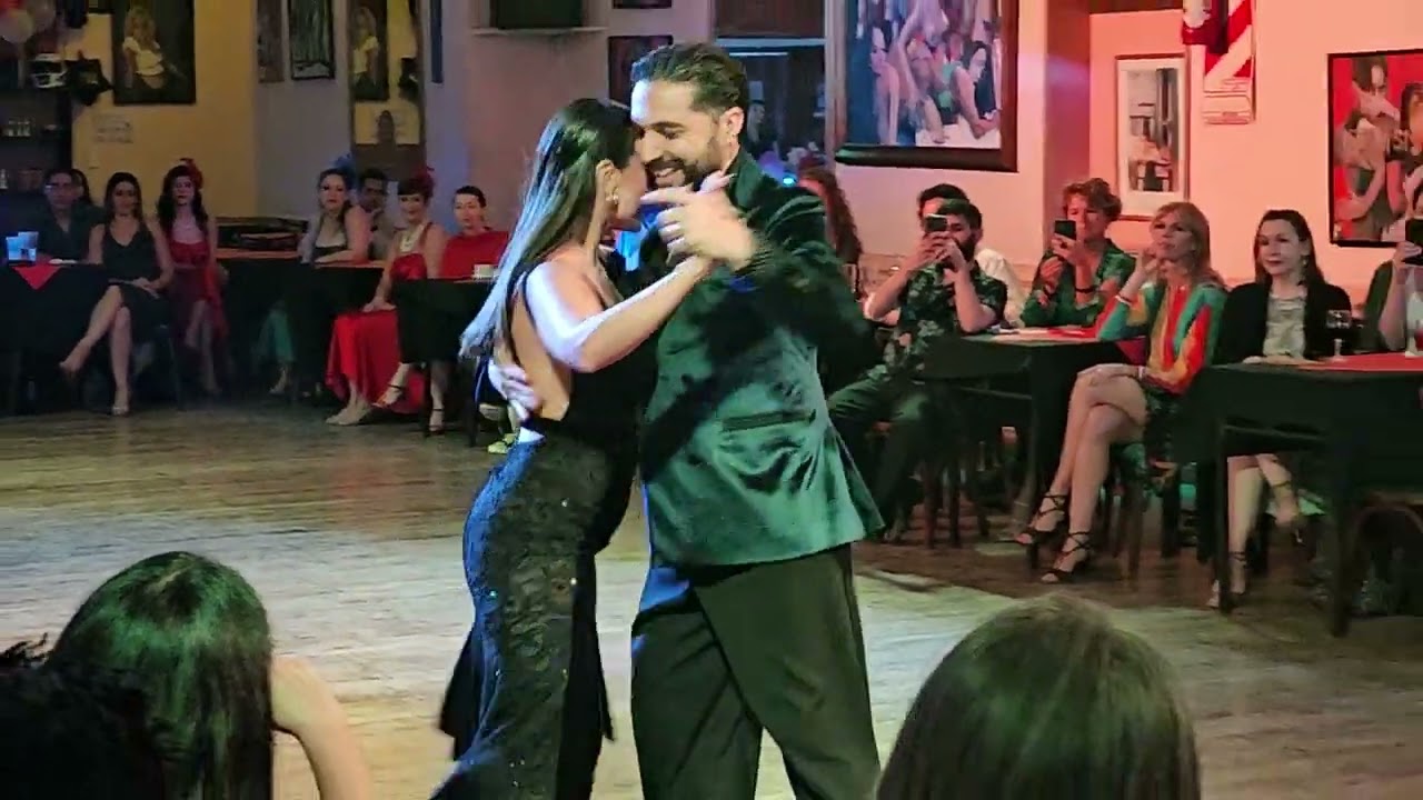 Video thumbnail for Celina Rotundo & Hugo Patyn improvisan Vals soñador