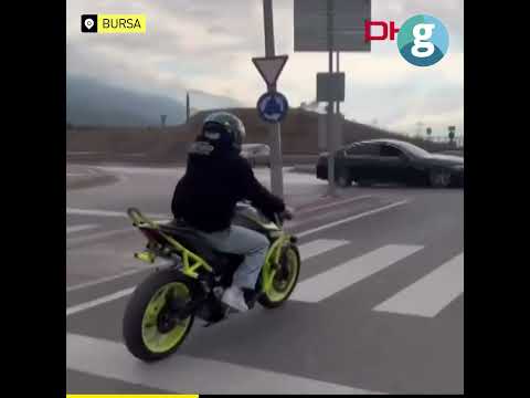 Kavşakta drift atan otomobil, motosiklete çarptı: Motosiklet sürücüsü yaralandı