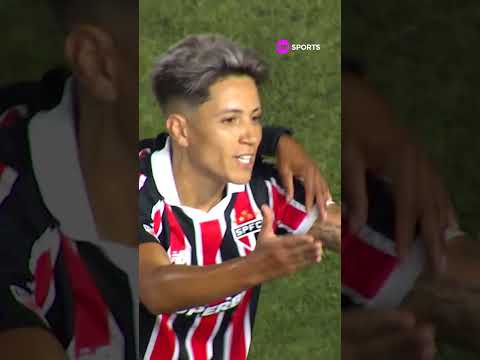 POR ESSA A GOLEIRA NÃO ESPERAVA! OLHA O GOL DE FALTA DO SÃO PAULO! #shorts