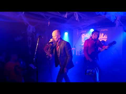 Ausgang - 4 Tin Doors