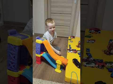 Мишутка junior. Демонстрация горки с машинами. Супер машины.