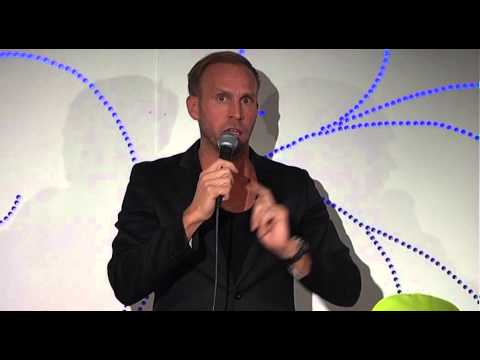 Jakob Öqvist från Vakna med NRJ gör en träningsattack