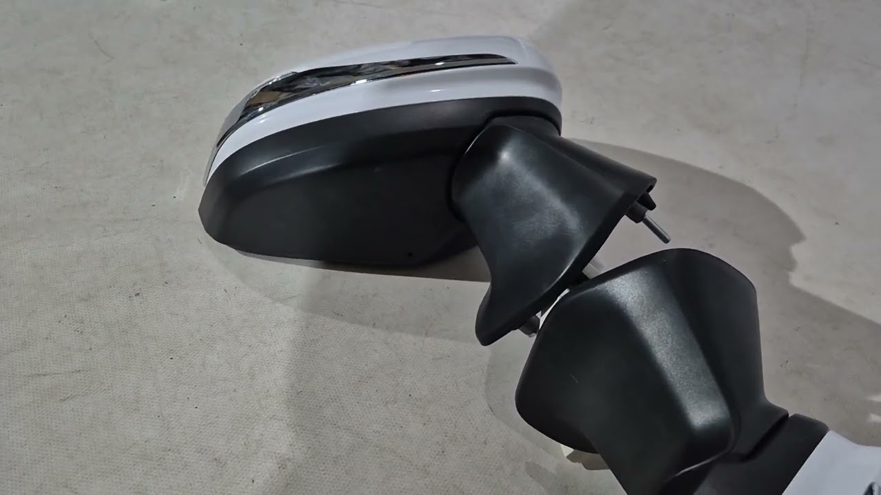 Toyota Land Cruiser 300 2021– Forkromede spejlkåber (2 stk., krom) Video 2