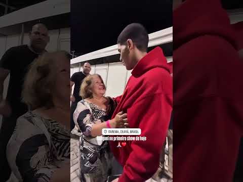 Zé vaqueiro -ja no seu primeiro show da noite em Itarema- ceará