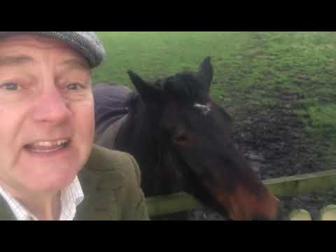 Yorkshire Lad TV - That oss nearly bit mi flippin finger off tha knows