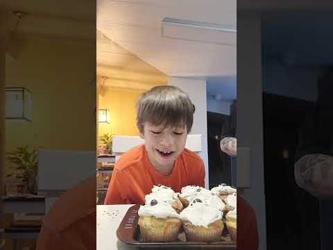 Chapter 2 Decorating the Cupcakes with Kaden and Geammy