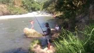 preview picture of video 'pescaria em paracambi  dezembro de 2014'